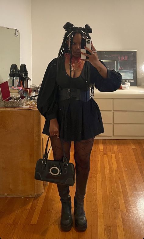 Soft Goth Black Women, Midsize Punk Fashion, Afro Goth Outfits, Afro Punk Outfits, Afro Goth, Afro Punk Fashion, Goth Vampire, Thrift Inspo, Wearing All Black