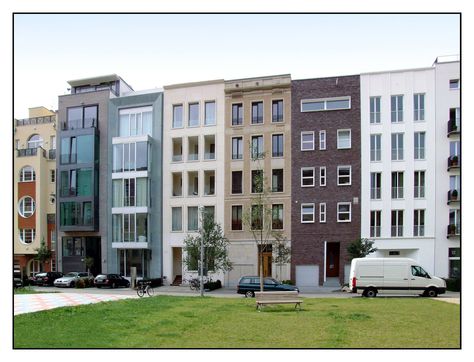 08.09.01.12.47.1 - Berlin, Townhouses Kurstraße Berlin Townhouse, Open Balcony Design, Balconies Design, Exterior Siding Colors, Town Design, Vision Board Pics, Small Building, Townhouse Designs, Mix Use Building