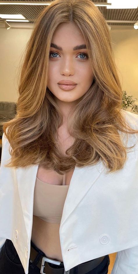 Chest Length Hair, Cute Medium Haircuts, Haircuts 2022, Haircuts For Medium Length Hair, Mid Length Hair With Layers, Blow Dry Hair, Blowout Hair, Midlength Haircuts, Shoulder Length Hair Cuts