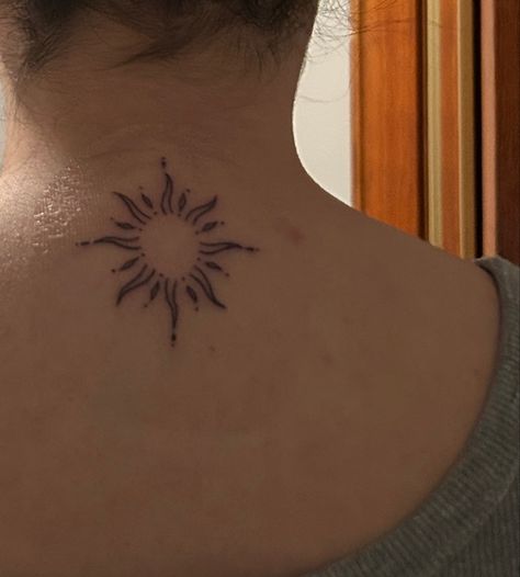 Sun On Back Of Neck Tattoo, Sun Tattoo Small Back Of Neck, Sun Tattoo Line, Sun Tattoo On Back Of Neck, Sun Tattoo Neck, Apollo Tattoos, Women’s Sun Tattoo, Manu Tattoo, Sole Tattoo