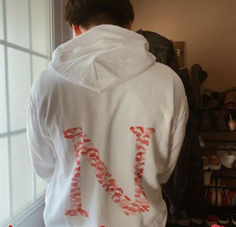 Kisses Hoodie, Mood Broad, Bff Hoodies, Boyfriend Initials, Drawings For Boyfriend, Hoodie Diy, Lipstick Kiss, Boyfriend Hoodie, Teen Love