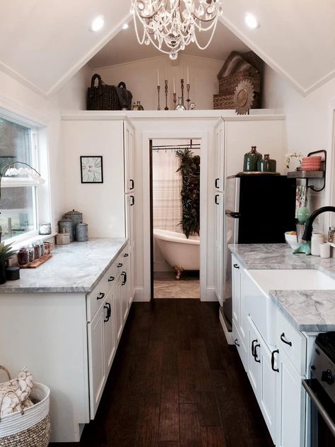 Tiny House Furniture, Tiny House Interior Design, Shed To Tiny House, Tiny House Inspiration, Tiny House Bathroom, Tiny House Kitchen, Small Room Design, Tiny House Interior, Small Homes