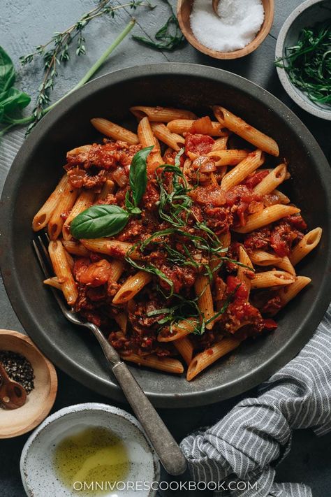 This savory Arrabiata pasta uses pantry staples to give a classic Italian dish a hint of Asian fusion. One pot is all you need for a rich, saucy dinner experience that can easily be tailored to a vegan lifestyle! {Vegetarian, Vegan-Adaptable} Arrabiata Pasta, Arrabiata Sauce, Winter Pasta, Dinner Experience, Tuna Pasta, Classic Italian Dishes, Asian Fusion, Pantry Staples, Food Garden