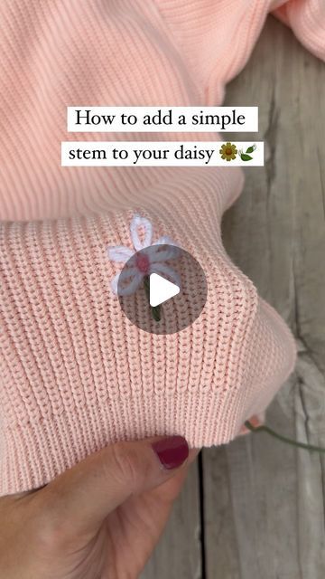 Hand embroided personalised jumpers - Pixie&Me on Instagram: "A simple stem for your daisy with a cute little leaf detail!   🌼🍃🌼🍃🌼🍃🌼🍃🌼🍃🌼🍃🌼🍃  Head to our bio link for our DIY kits! We make beautiful floral initials for your little ones and have the kit and free access to tutorials via our page!   Unlock your new obsession!!  Renee  #howtoembroider #learntoembroid #lazydaisy #diybroidery" Embroidery On Jumper, Jumper Embroidery Ideas, Embroidered Flowers Simple, Sweatshirt Embroidery Diy, Sweater Embroidery Ideas, Diy Embroidered Sweatshirt, Jumper Ideas, Personalised Jumpers, Crochet Jumper