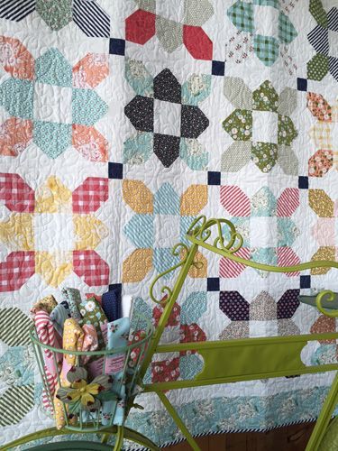 Prairie Flower Quilt, Baby Quilt Patterns Easy, Prairie Flowers, Flower Quilt Patterns, Pretty Quilts, Layer Cake Quilt Patterns, Missouri Quilt, Quilt Layers, Prairie Flower