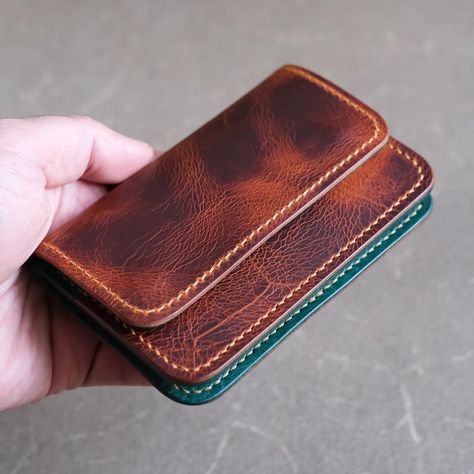 The Shipmate trucker wallet. 😎 Such a cool build! Here made with Waxy and Country leathers by @aleatherstore 😊 The first crafter to make it in a rough out gets a free pattern of their choice from my shop! 🤓 I will be making one such too. 😁 Happy crafting, Deyan ❤️ #leathercraft #leatherwallet #truckerwallet #dsleathergoods Design For Cards, Trucker Wallet, Leather Wallet Pattern, Diy Wallet, Wallet Pattern, Leather Pattern, Style Design, Leather Craft, Wallet Men