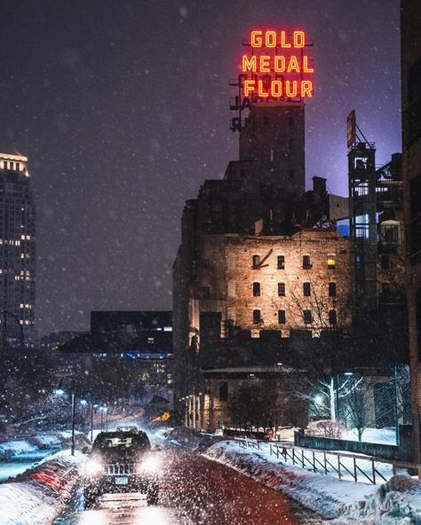 Benjamin Allen Photography on Instagram: "Snowy Minneapolis. Felt magical watching the snow fall in city. …………………………………………………………………………………………#onlyinmn #captureminnesota #chooseminnesota #exploreminnesota #minnesotaexposure #midwest_captures #captivatemn #10kviewsminnesota #minneapolis #architecture #captureminneapolis #minneapolismn" Uptown Minneapolis, Minneapolis Snow, North Loop Minneapolis, Northeast Minneapolis, Minneapolis Downtown, Minnesota Photography, Photographer Inspiration, Location Photography, Minneapolis