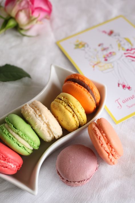 Spring Macaron Fling Colourful Macarons, Foods Photography, Wallpapers Food, Beach Rainbow, Colorful Macarons, Macarons Macaroons, Surf Fashion, Les Macarons, California Outdoor