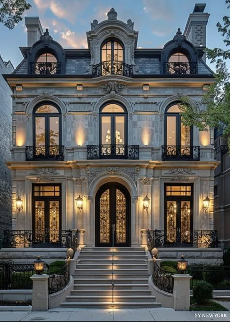 Classic Villa, 일본 패션, French Style Homes, French Architecture, Fantasy Homes, Minimalist Home Decor, Dream House Exterior, Facade Design, Historic Home