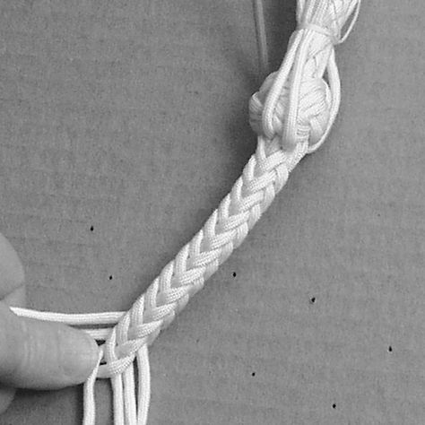 The Square Braid or Steamgasket Braid Square Braid, Horse Hair Braiding, Paracord Projects Diy, Horse Hair Bracelet, Paracord Braids, Horse Hair Jewelry, Decorative Knots, Paracord Knots, Diy Bracelets Tutorials