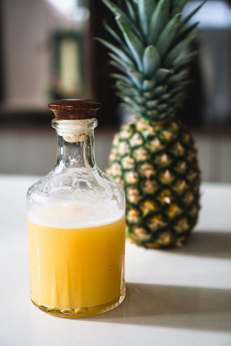 Tepache Recipe, Rockcrok Recipes, Pineapple Beer, Sofrito Recipe, Homemade Alcohol, Diy Pineapple, Brewing Recipes, Homebrew Recipes, Fermentation Recipes