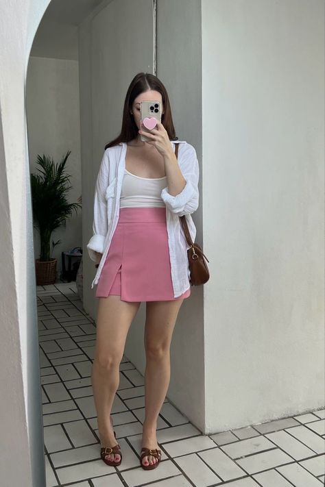 Pink Skort Ootd, Skorts Skirts Outfit Summer, Short Pink Skirt Outfit, Pink Sandals Outfit, Skort Ootd, Skort Outfit Ideas, Short Elegantes, Pink Skirt Outfits, Casual Classy Outfits