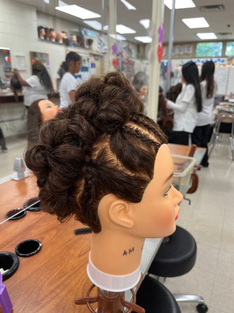 Cosmology School, Hairdressing Aesthetic, Cosmetology Hairstyles, Unisex Hairstyles, Cosmetology Aesthetic, Cosmetology Ideas, Hairstylist Career, Braiding Business, Cosmetology Career