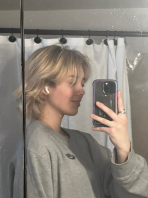 Blonde hair, wolf cut,selfie, Masc Blonde Girl, Blonde Masc Girl, Blonde Masc Women, Blonde Wolf Cut Short, Wolfcut Blonde, Blonde Wolfcut, Girl With Short Blonde Hair, Short Blonde Haircut, Cress Darnel