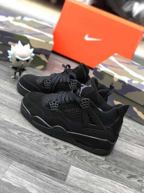 Black Nike Shoes Outfit, Jordan Retro 4, Black Nike Shoes, Pretty Shoes Sneakers, Kicks Shoes, Cute Shoes Heels, Jordan Shoes Retro, Nike Shoes Outfits, All Nike Shoes