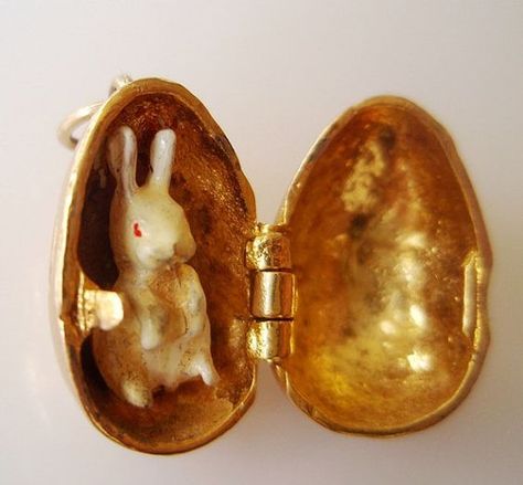 Gold Egg, Piskel Art, Rabbit Charm, White Bunny, Gold Engraving, Cute Little Things, An Egg, White Rabbit, Jewelry Inspo