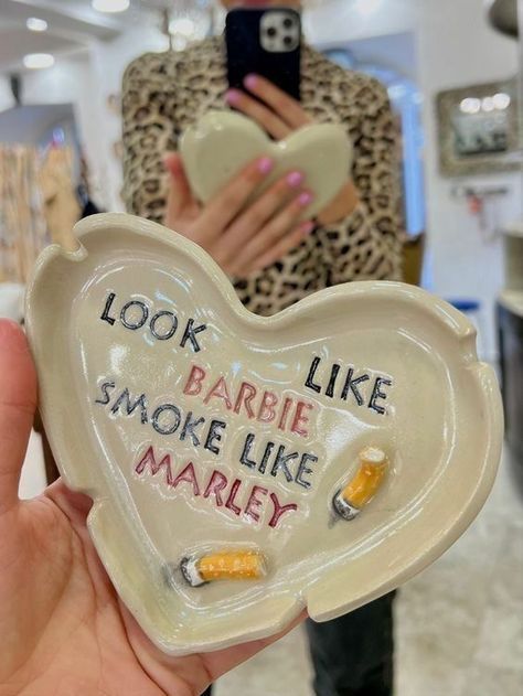 Puff Puff Pass, Tanah Liat, Keramik Design, Puff Puff, Pottery Crafts, Puff And Pass, Clay Art Projects, Diy Clay Crafts, Ashtrays