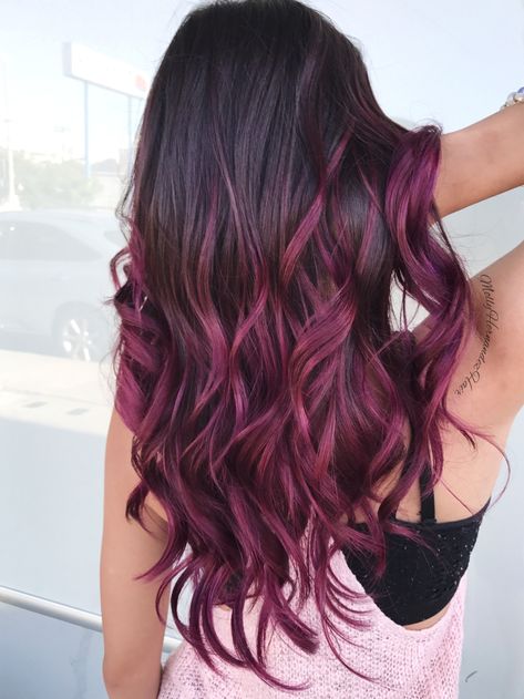 Purple Burgundy Hair, Pelo Color Borgoña, Brunette Ombre, Magenta Hair, Brunette Balayage, Hair Color Burgundy, Purple Highlights, Hair Color Shades, Hair Color Purple