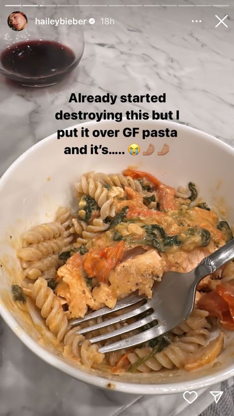 Hailey Bieber Food, Hailey Bieber, Healthy Dinner Recipes, Pasta Salad, Healthy Dinner, Dinner Recipes, Salad, Healthy Recipes, Pasta