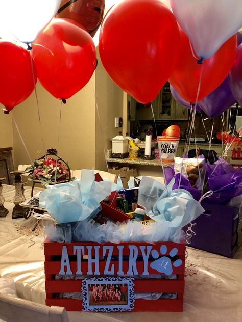 Senior Night Basket For Boyfriend, Senior Game Gifts, Senior Day Baskets, Senior Night Gift Basket Ideas Softball, Senior Night Basket Ideas Basketball, Cheer Senior Baskets, Senior Baskets Gift Ideas Basketball, Senior Night Basket Volleyball, Senior Night Baskets Cheer