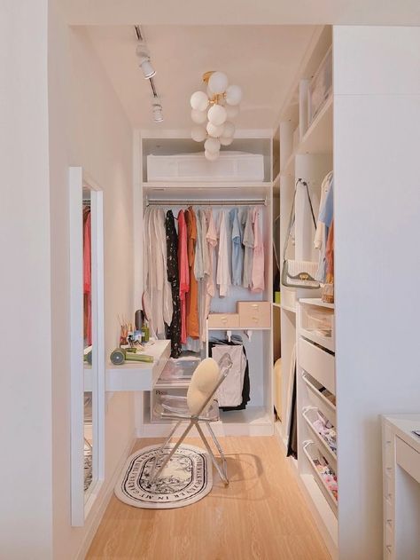 Idea For Room, A Walk In Closet, Design Closet, Small Dressing Rooms, Dressing Room Design Small Space, Room Design Modern, Small Room Design Bedroom, Dream Closet Design, Farmhouse Style Christmas