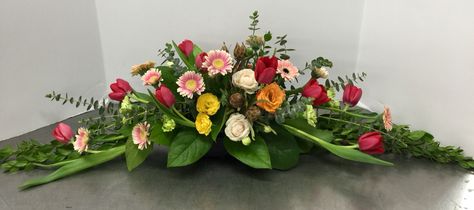 Horizontal Arrangement Horizontal Floral Design, Flower Arragement, Corporate Flowers, Flower Arrangements Simple, Church Flowers, Garden Club, Flower Arrangements Diy, Fresh Flowers Arrangements, Table Flowers