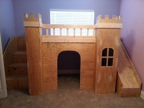 castle bed Diy Princess Castle, Castle Loft Bed, Princess Loft Bed, Loft Bed Stairs, Princess Castle Bed, Bunk Beds For Girls Room, Bed Loft, Girls Bunk Beds, Castle Bed