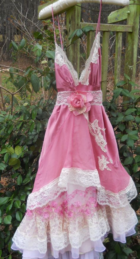 Etsy Lace Made Dress, Pretty Vintage Dresses, Pink Vintage Dresses, Pink Dress Aesthetic, Pink Dress Long, Pink Vintage Dress, Ruffle Lace Dress, Cute Pink Dress, Rose Outfit