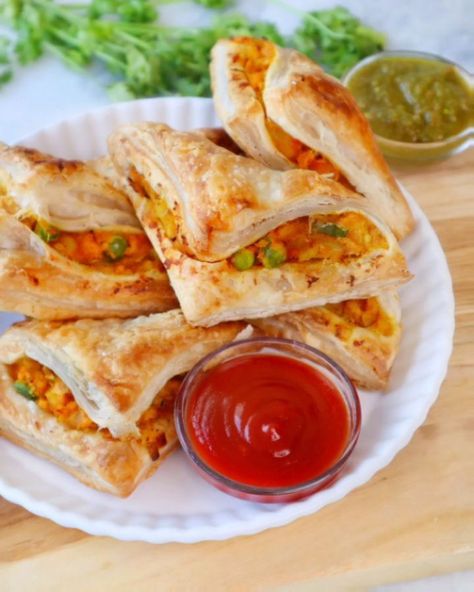 Nikita Varma Chef/Foodblogger on Instagram: “Since childhood I enjoy Aloo Patties as a party snack😊hence I have shared a recipe of this for you to enjoy at your Diwali Party ❣️ . . . .…” Aloo Patties, Diwali Party, Party Snack, Home Chef, Party Snacks, Asian Food, Indian Food Recipes, Asian Recipes, Diwali