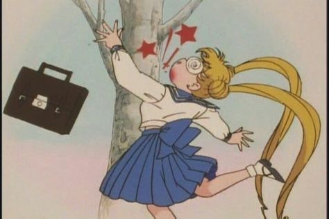 Oh no you bashed into the tree. Moon Low Quality, Sailor Moon Heart Eyes, Saloir Moon, Sailor Moon Heart, Sailor Moon Funny, Low Quality Pics, Sailor Moon Screencaps, Sailor Scout, Sailor Moon Usagi