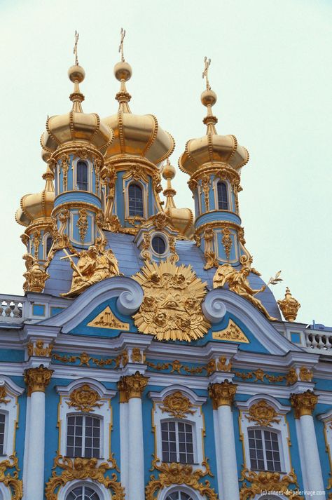 The chapel with its golden towers at the catherine palace in St. Petersburg Catherine Palace, Visit Russia, Russia Travel, Russian Architecture, St Petersburg Russia, Ushuaia, Voyage Europe, Petersburg Russia, San Pedro