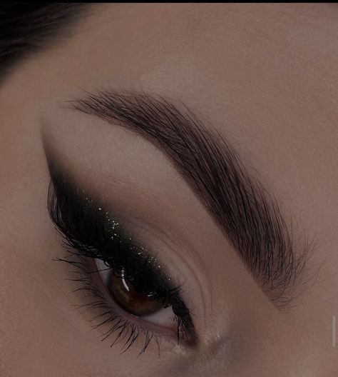 Quinceanera Black Makeup, Black Makeup Eye, Simple Concert Makeup, Makeup For Black Dress Formal, Smokey Cat Eye Makeup, Black Sparkly Prom Dress, Billie Concert, Black Eyeliner Makeup, Black Quinceanera