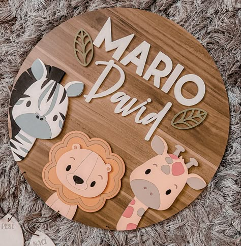 Placa redonda con fondo de mdf laminado perosonalizada Ideas En Mdf, Kids Room Accessories, Idee Cricut, Mdf Crafts, Laser Engraved Ideas, Baby Frame, Animal Nursery Decor, Baby Crafts, Wooden Crafts