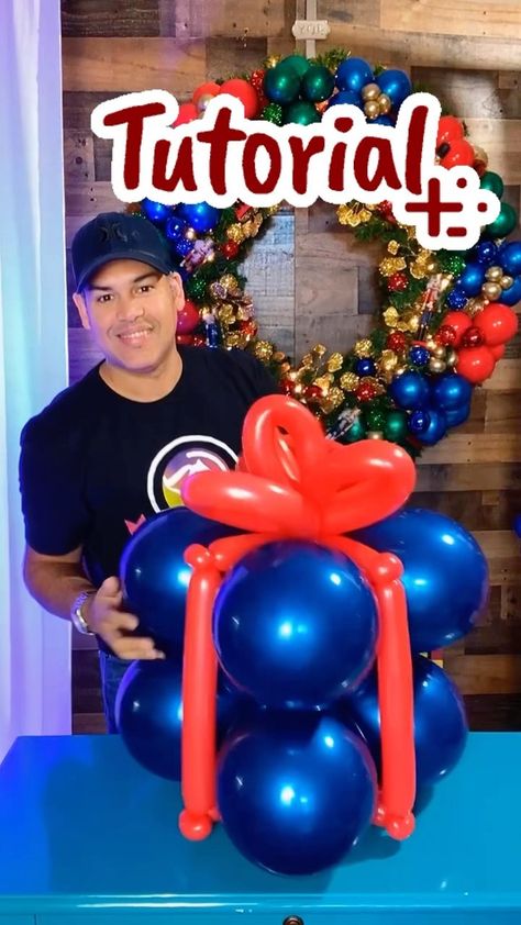 Tutorial: learn How to make a balloon xmas gift box 🎁 @az_partyevents Supplies: 8- 12” balloons 4 - 5" balloons 4 - 260Qs * The set of… | Instagram Balloon Presents Diy, Balloon Template Free Printable, Balloon Gift Ideas, Balloon Hacks, 12 Balloons, Balloon Gifts, How To Make Balloon, 5 Balloons, Balloon Box