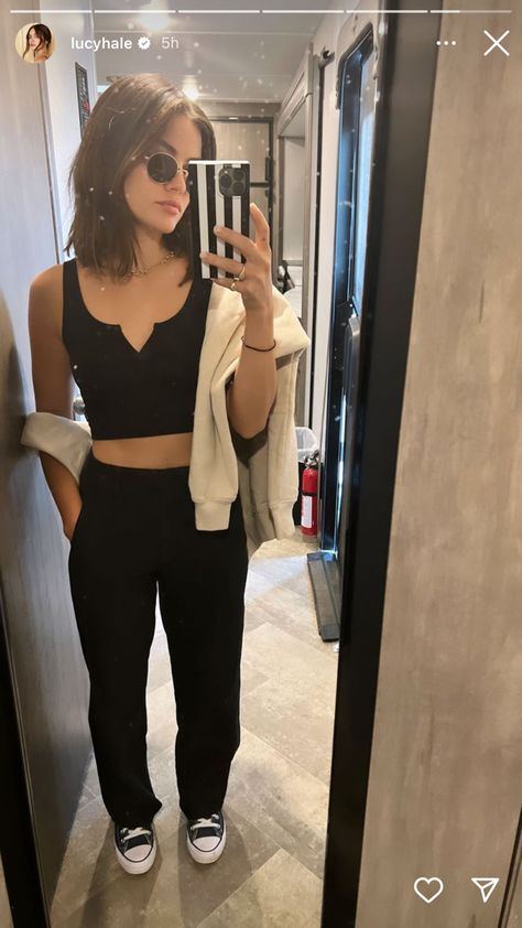 Lucy Hale Haircut, Lucy Hale Style Outfits, Lucy Hale Hair, Lucy Hale Outfits, Emma Roberts Style, Lucy Hale Style, Stylish Kurtis Design, Smart Casual Women, Look Adidas