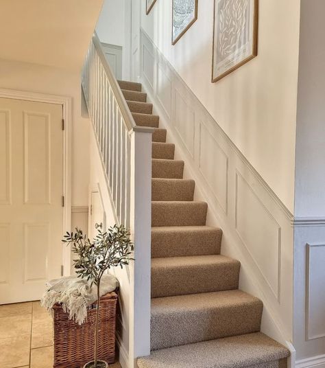 Choose Malabar Two-Fold in Llama to achieve a picture perfect staircase that is bright and welcoming. Image by @journeyat_number30 on Instagram. Stairs Paneling Stairways, Cosy Staircase, Stairway Paneling, Stairs And Hallway Ideas, Stair Basket, Stair Paneling, Carpet Staircase, Stairway Decorating, Staircase Designs