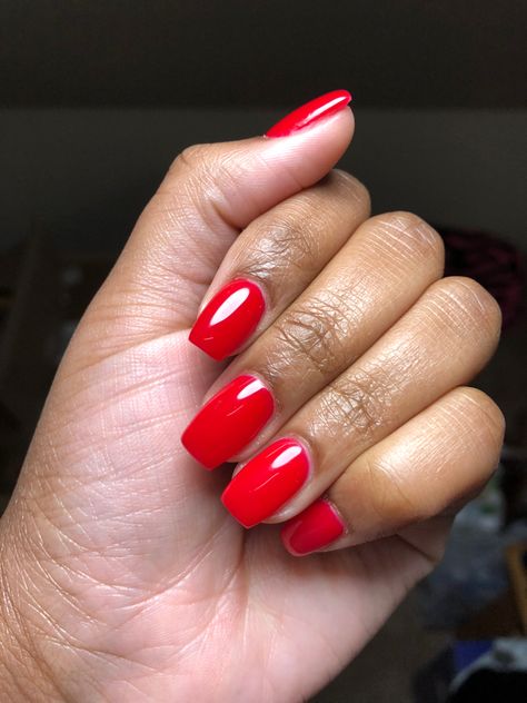 Red Short Nails Black Women, Red Shirt Nail Designs, Dark Red Nails Design Classy, Natural Gel Nails Ideas Dark Skin, Short Nails For Dark Skin, Red Short Gel Nails, Short Acrylic Red Nails, Short Red Nails Square, Short Red Square Nails