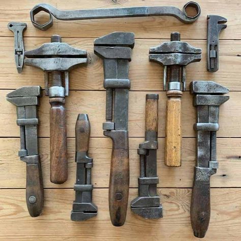 Known Companies That Made Antique Wrenches Antique Hand Tools Display, Antique Tool Display, Antique Tools Identification, Antique Woodworking Tools Vintage, Antique Appliances, Tool Display, Tool Artwork, Beta Tools, Identifying Antique Hand Tools