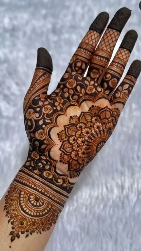 Beautiful Hand Tattoos, Hand Tattoos Ideas, Latest Mehndi Designs Wedding, Short Mehndi Design, Front Mehndi Design, Indian Mehndi Designs, New Bridal Mehndi Designs, Mehndi Designs Bridal Hands, Mehndi Design Pictures