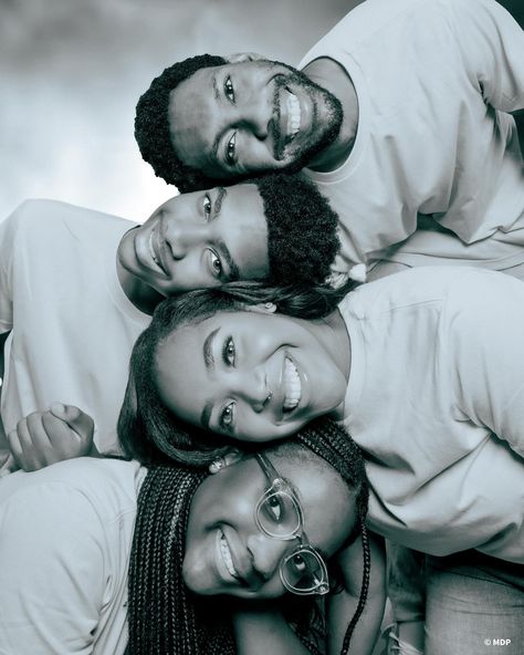 I’ll always got your back #siblings From this past mother day🥹🙌🏻✨ #siblings #80sphotoshoot Black Siblings Photoshoot, Photography Poses For Siblings, 5 Siblings Picture Ideas, Photoshoot Ideas With Siblings, 3 Sibling Photoshoot, 5 Sibling Photography, Black Sister And Brother Pictures, Siblings Picture Ideas, Sibling Pictures Teenagers