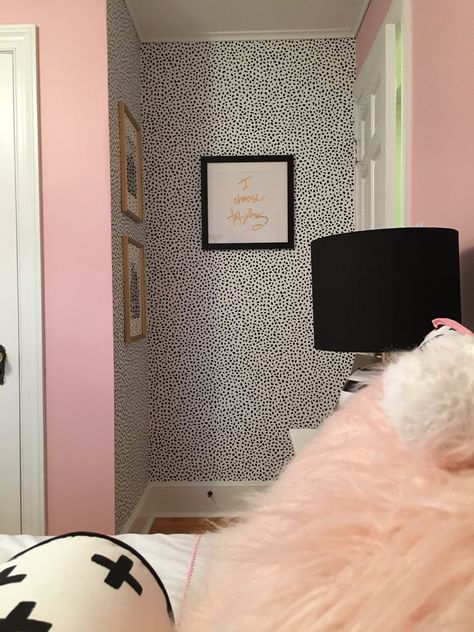 Peek-a-boo black and white polka dot wallpaper | Sara Langley Designs | Tween Perfectly Pink Bedroom Bedroom Wallpaper Black And White, White Polka Dot Wallpaper, Polka Dot Wallpaper, Dot Wallpaper, Polka Dots Wallpaper, Casa Vintage, Bedroom Black, Trendy Bedroom, Black And White Wallpaper