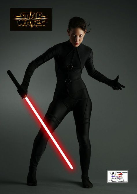 Star Wars Idea - Jedi Pose w/ lightsaber Star Wars Poses Reference, Holding Lightsaber Reference, Lightsaber Reference Pose, Jedi Poses Reference, Star Wars Photoshoot Ideas, Two Lightsabers Pose, Jedi Pose Reference, Star Wars Poses, Jedi Poses