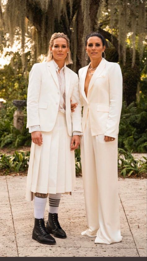 #wedding #lesbians #fashion Lesbian Formal Outfits, Tomboy Wedding Outfit, Queer Wedding Outfit, Lesbian Wedding Outfits, Wlw Wedding, Lesbian Suit, Ali Krieger, Ashlyn Harris, Lesbian Outfits