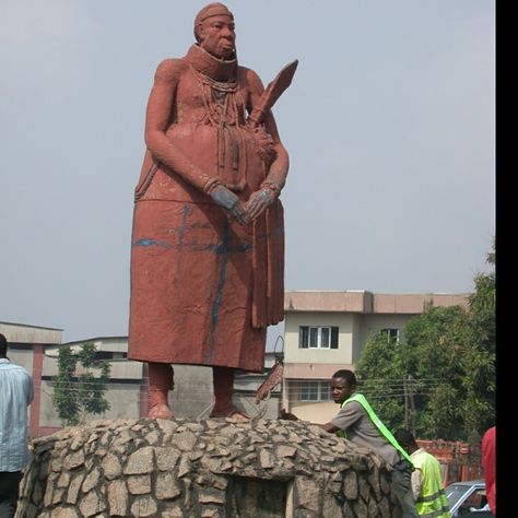 Statue in Benin City , Nigeria. Benin City Nigeria, Volcano Island, Black Sculpture, African Furniture, West African Countries, Mother Africa, Benin City, Easy Sculpture Ideas, Saint Helena