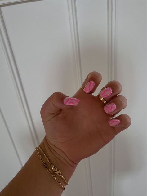 Swirly Pink Nails, Swirly Nail Designs Short, Pink Line Nails, Pink Wavy Nails, Swirly Acrylic Nails, Pink Swirly Nails, Lunar Nails, Pink Swirl Nails, Wavy Nails