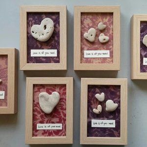 Rock Collection Display, Encouraging Art, Stone Pictures Pebble Art, Heart Shaped Rocks, Rock Gifts, Deco Nature, Sea Crafts, Glass Art Projects, Sea Glass Crafts