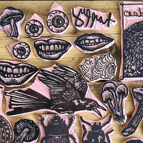 Block Prints Ideas, How To Carve Stamps, Making Stamps Diy, Carved Stamps Ideas, Linoleum Stamp Ideas, Linocut Diy, Blockprint Ideas, Stamp Carving Ideas, Stamp Linocut