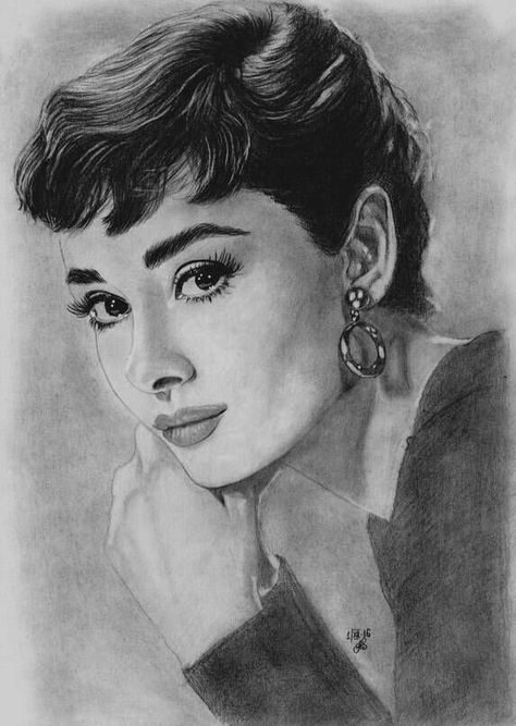 Audrey Hepburn Painting, Audrey Hepburn Drawing, Audrey Hepburn Art, Youtube Drawing, Drawing Black And White, White Pastel, Pastel Portraits, Portraiture Drawing, Drawing Black