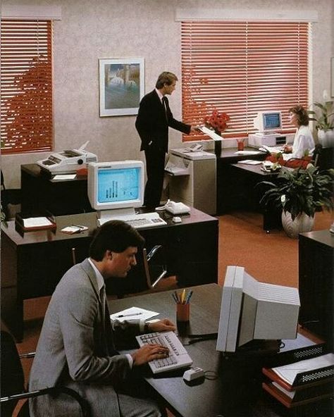 Tomorrow: back to the office! #80s #eighties #office #computer @Regrann from… 90s Office Aesthetic, 90s Office, 80s Interior Design, 80s Interior, Retro Interior Design, Retro Office, Computer History, Desain Editorial, 80s Aesthetic