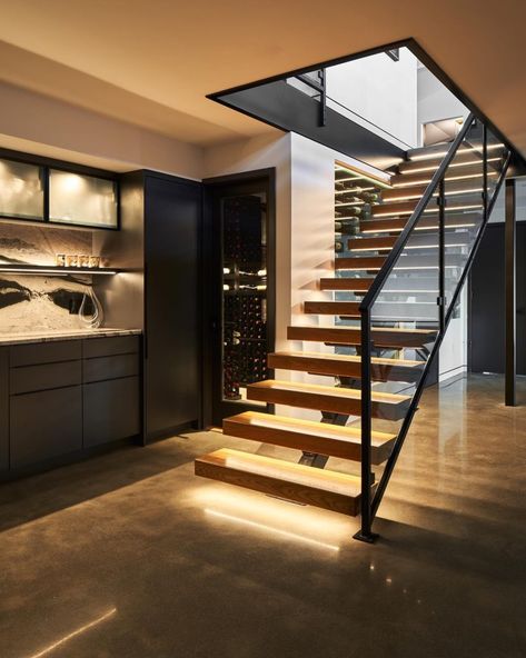 30 Floating Staircase Ideas for a Modern Home Aesthetic | Design Inspiration - placeideal.com Inside Steps Ideas, Staircase In Middle Of Room, Modern Staircase Ideas, Staircase Railing Design Modern Luxury, Floating Staircase Modern, Floating Staircase Ideas, Metal Stairs Indoor, Floating Stairs Modern, Black Stairs Modern